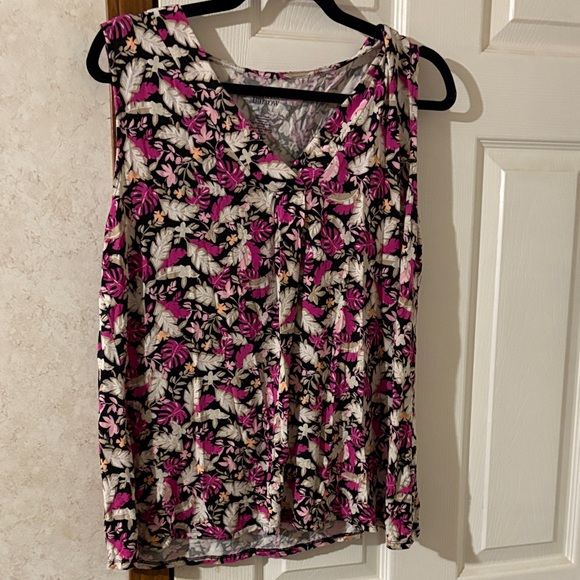 croft & barrow Tops - Croft & Barrow Floral V-Neck Blouse - Pink and Black size XL like new.